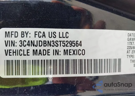 2025 Jeep Compass Latitude z USA, uszkodzony, nr VIN 3C4NJDBN3ST529564